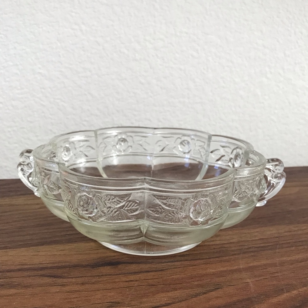 🔻🔻🔻sale 1950’s Jeanette Aztec Rose clear pressed glass bowl